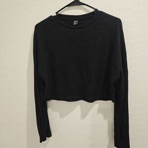 Long sleeve black crop top